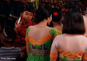 2016.07.15.-Balinéz-esküvő-Kisfiú-és-a-koszorúslányok